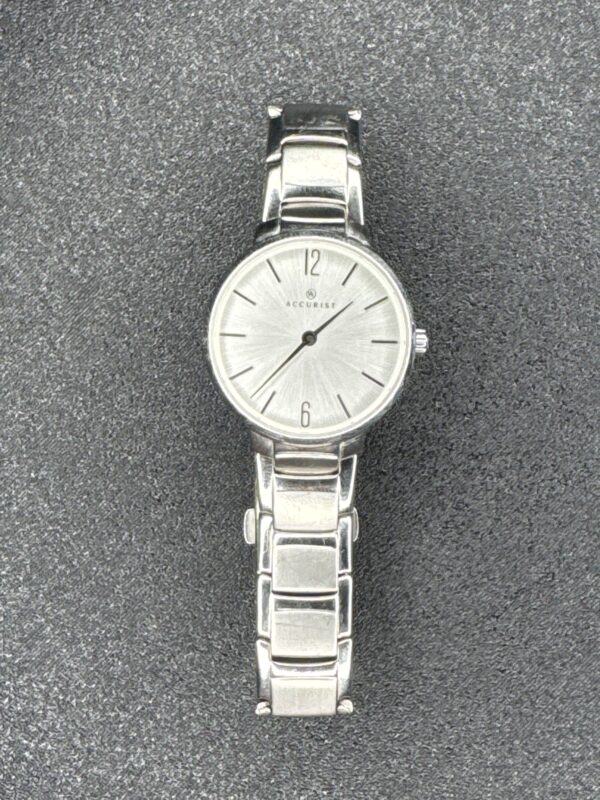 Accurate Quarts Silver Women’s Watch 8102
