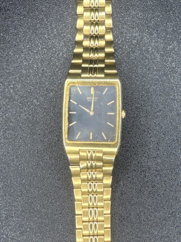 Seiko Quarts Women’s Watch Scratched Crystal 231095