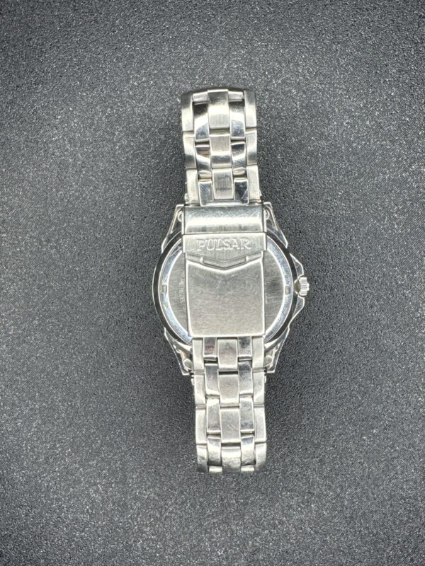 Pulsar Date 100M Quarts Men’s Watch Water resistant Silver - Image 2