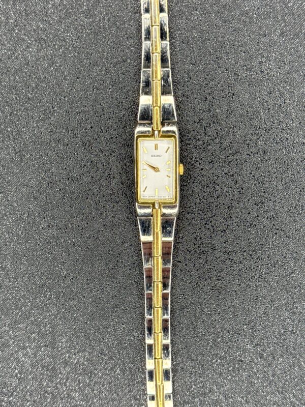 Seiko Two Tone Small Women’s Watch Quarts 077550