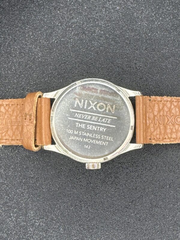 Nixon Date Mens Watch Quarts 14J - Image 2